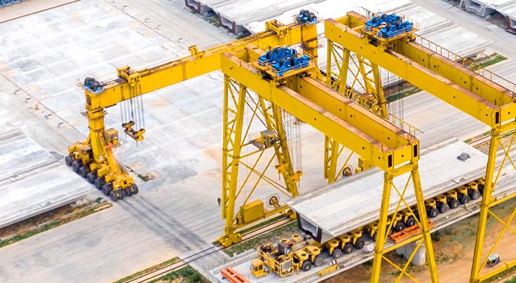 Straddle Carrier