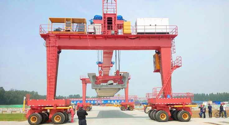 Straddle Carrier