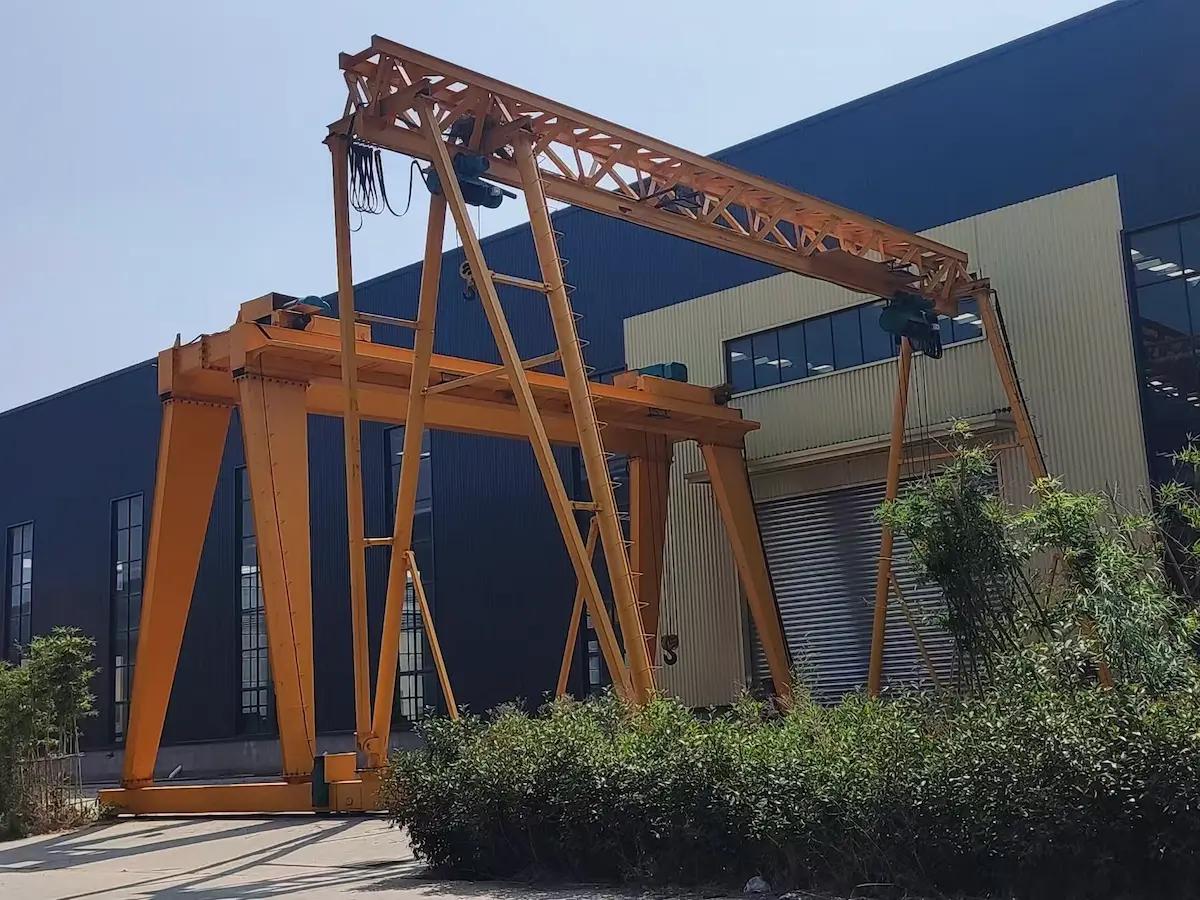 Single-girder gantry crane and double-girder gantry crane