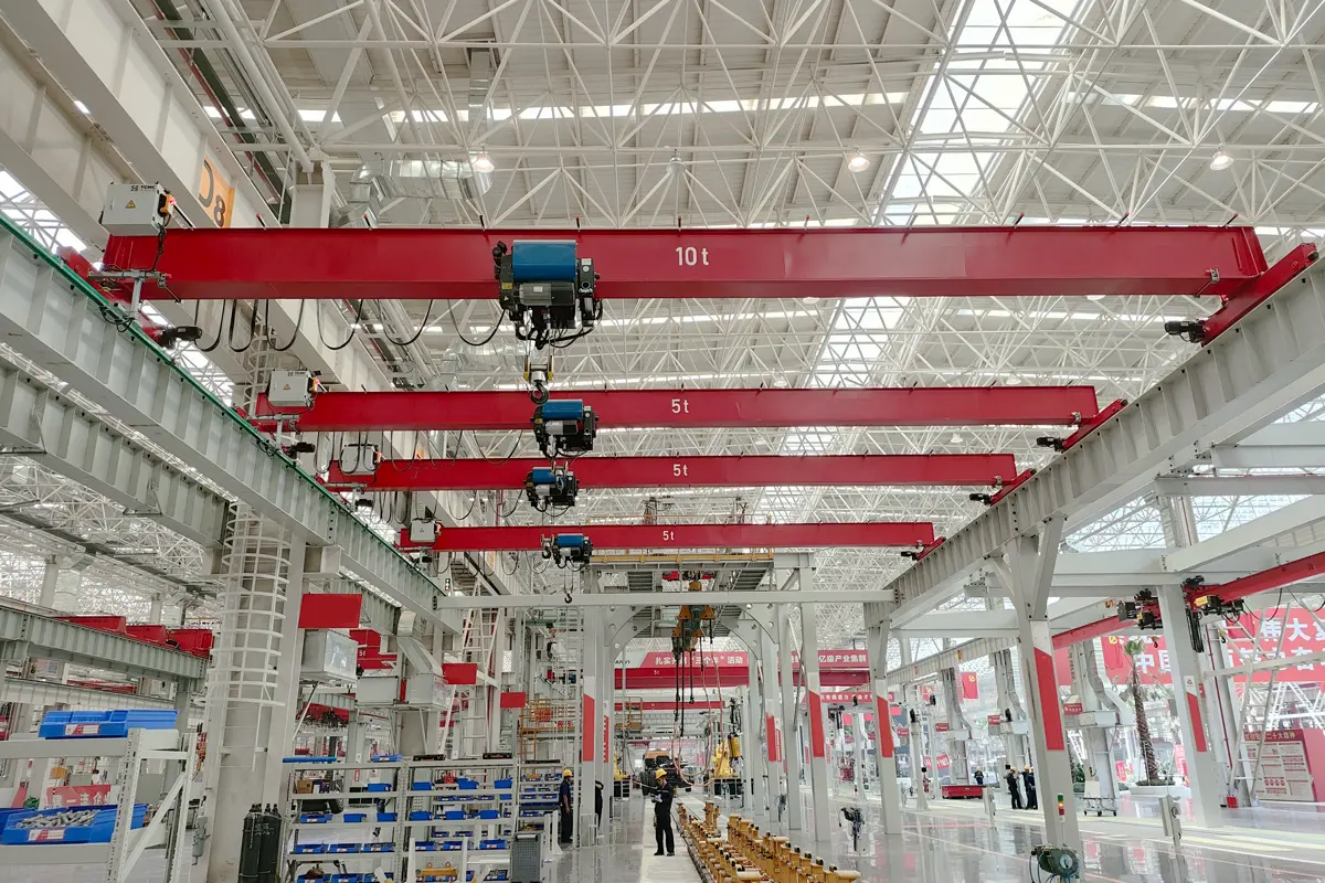 overhead-crane in-warehouse-3
