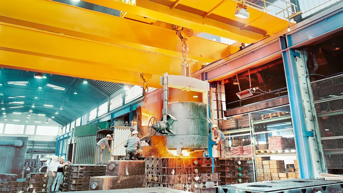 Steel structure manufacturing crane