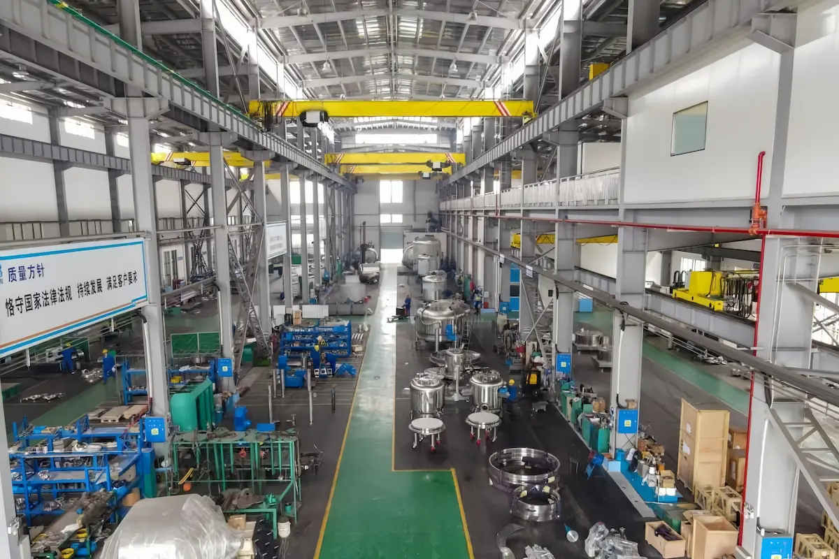 Main Safety Risks in Crane Operations for Petrochemical Equipment Assembly