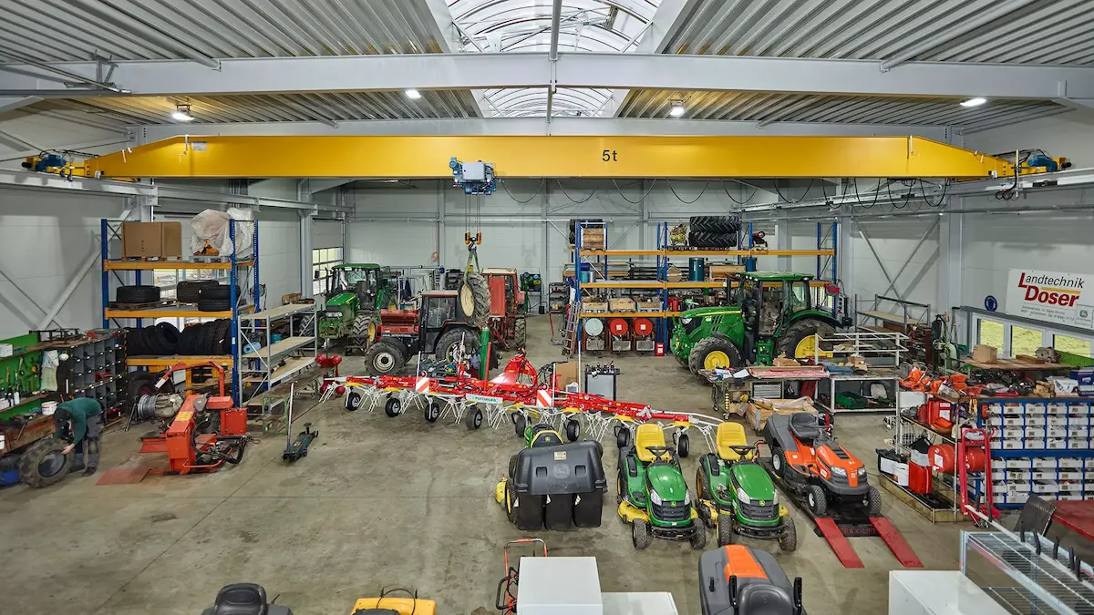 High-Precision 5-Ton Overhead Crane for Automotive Mold Manufacturing in Germany