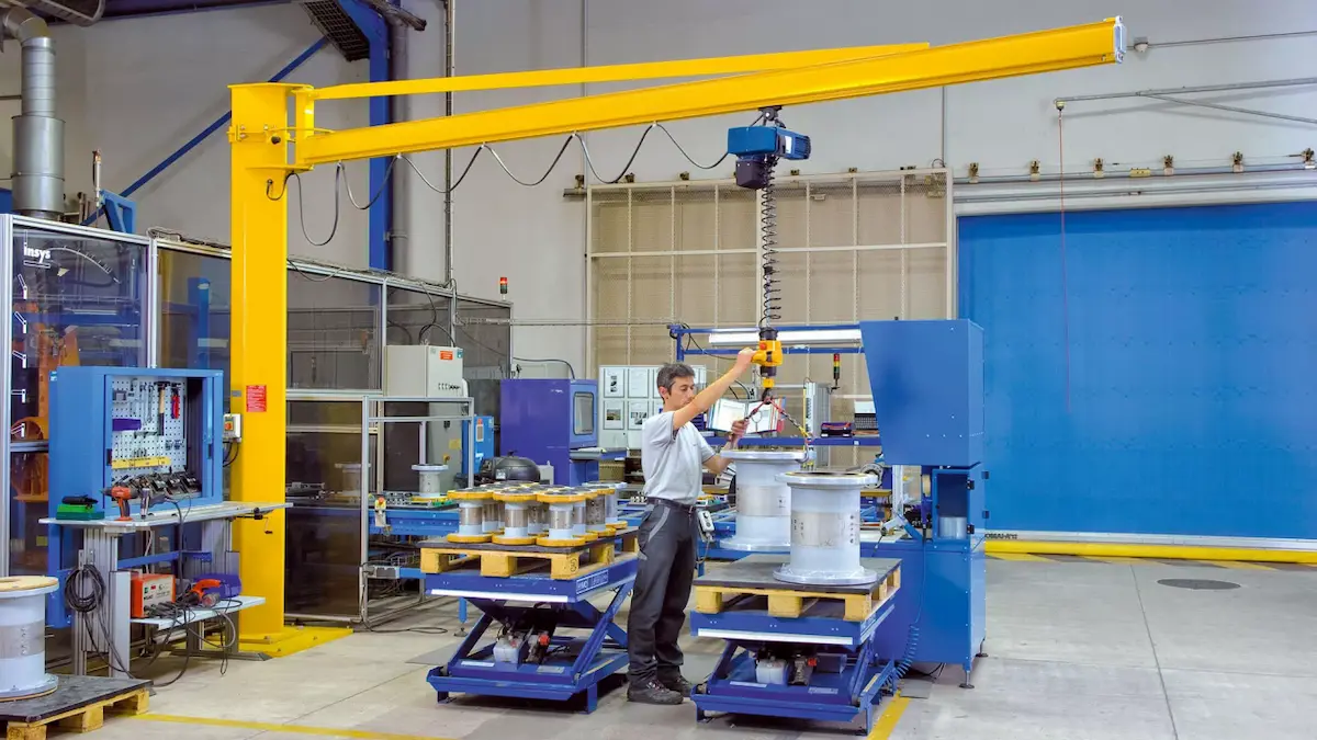 Case 3: Jib Crane + Electric Hoist Combo Solution in Logistics Center