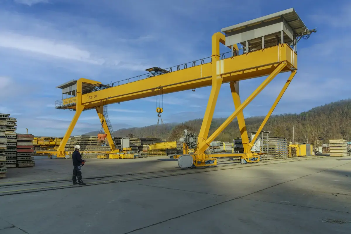 Advantages of Using a Gantry Crane in Precast Plants